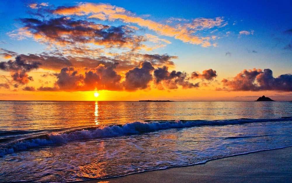 Ngắm hoàng hôn trên biển là một trong những trải nghiệm bạn nên thử khi đến biển Hải Hòa